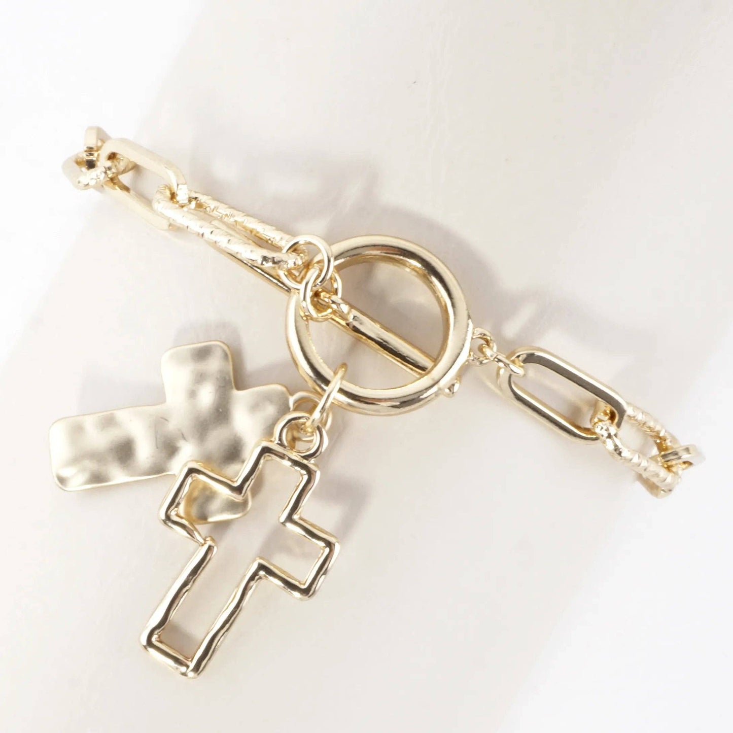 Hammered Cross Cluster Charm Toggle Bracelet: Matte Gold