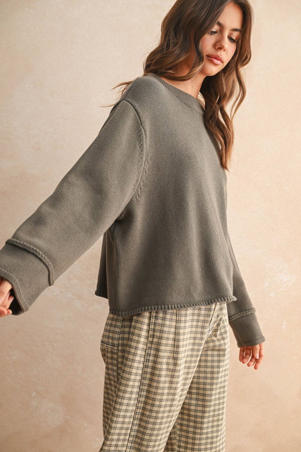 CREW NECK SWEATER: OLIVE