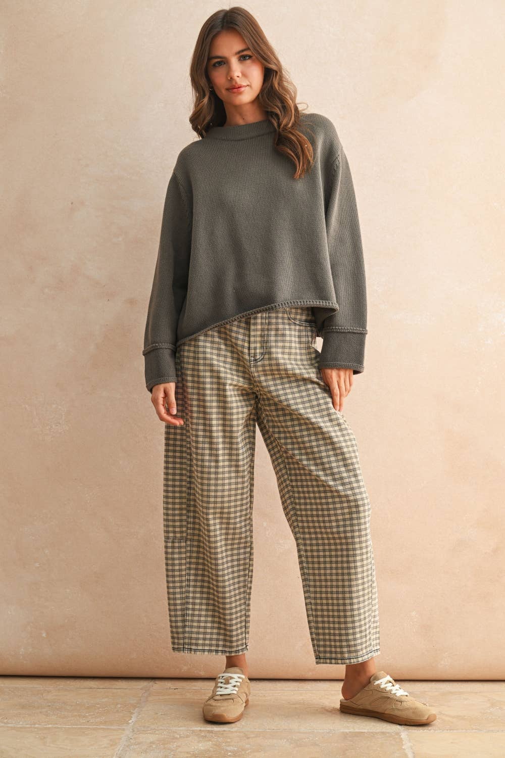 CREW NECK SWEATER: OLIVE