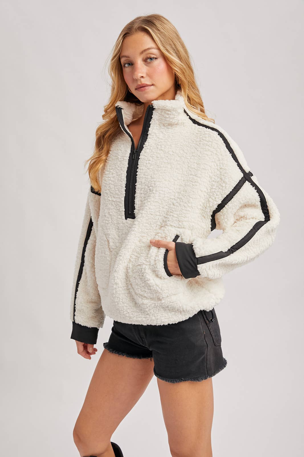 HALF ZIP SHERPA FLEECE TOP WITH POCKETS: IVORY & BLACK